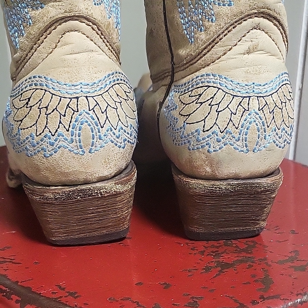 Heart Embroidered Tan Western Boots - Picture 6 of 7